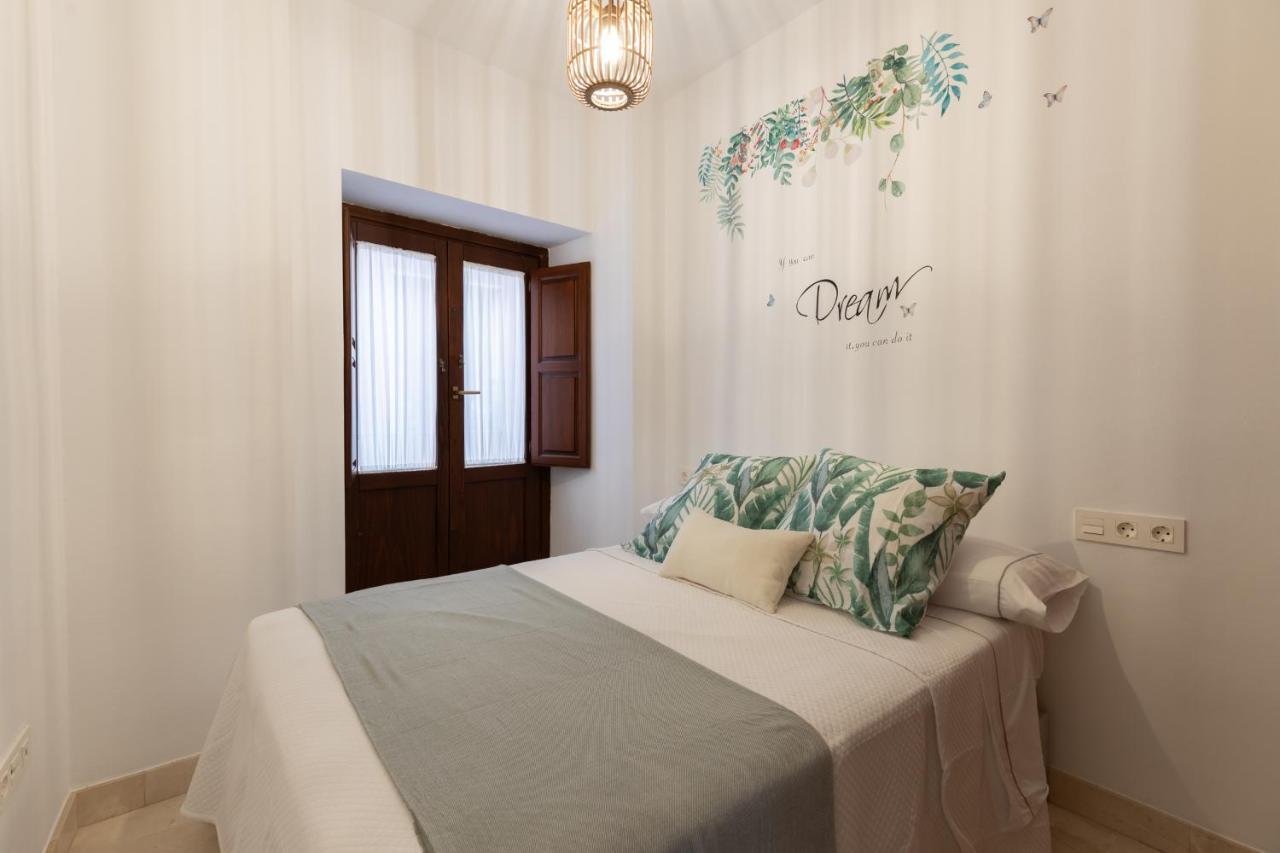 Apartamentos Nuria 19 Granada Kültér fotó