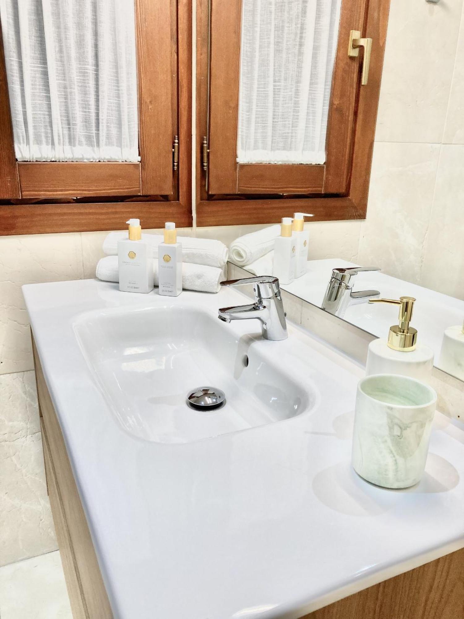 Apartamentos Nuria 19 Granada Kültér fotó